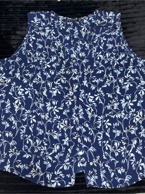Zac & Rachel Navy and Light Blue Floral Button-Front Sleeveless Top